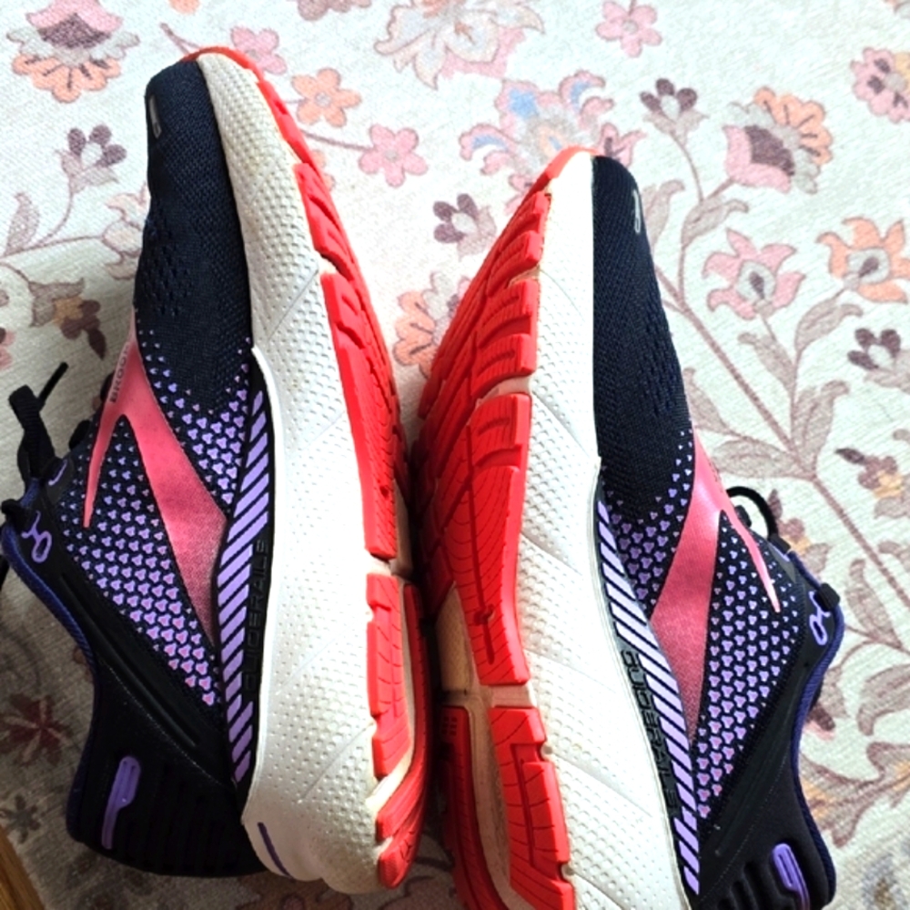 Brooks Navy and Pink Size 8 GUC - Picture 7 of 8